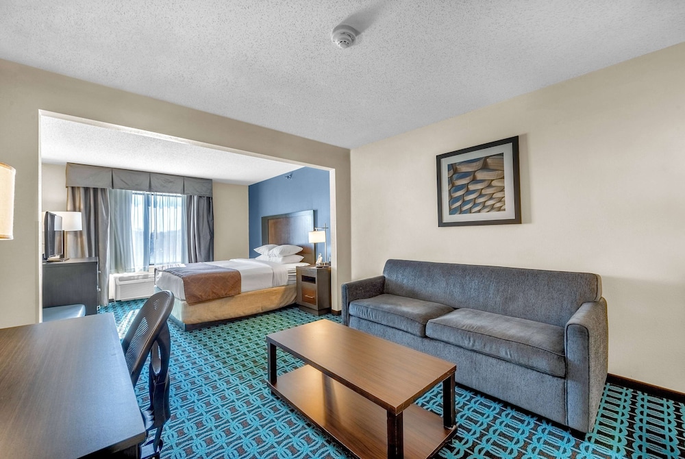 Studio Suite, 1 King Bed with Sofa bed, Non Smoking - Photo 4