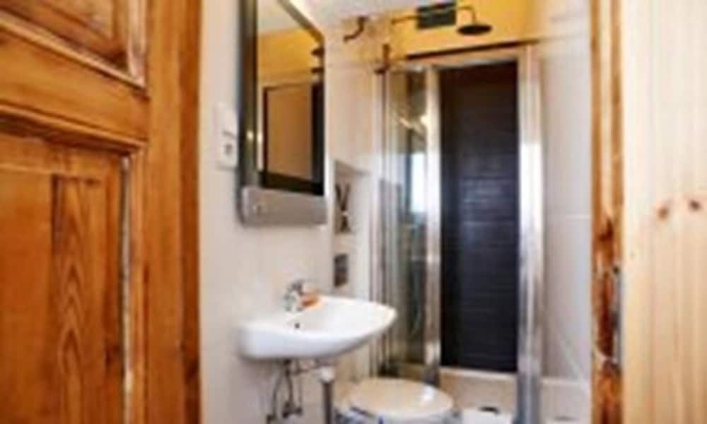 Double Room, Shared Bathroom photo 2