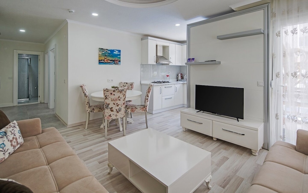 Apartment, 2 Bedrooms, Ground Floor (B-2) photo 2