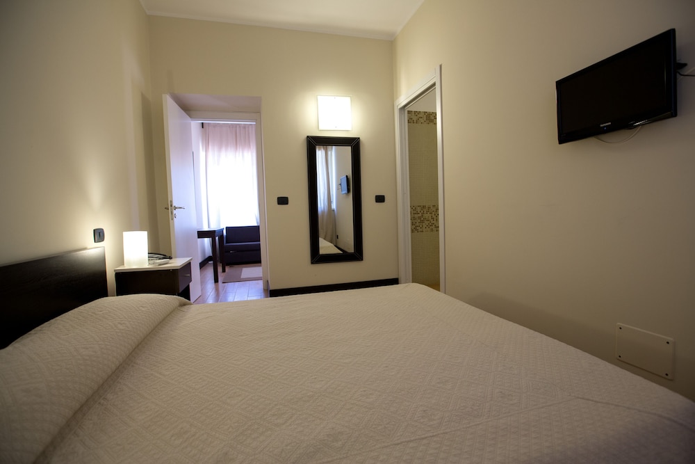 Double or Twin Room - Photo 6