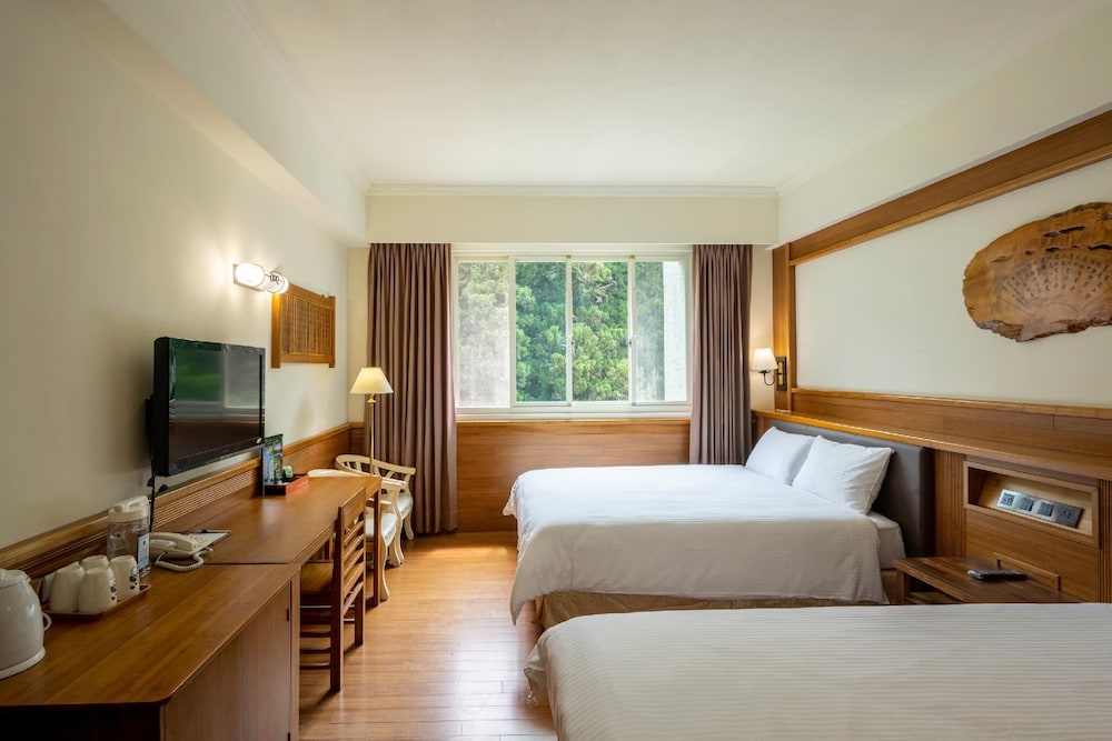 Comfort Quadruple Room, 2 Double Beds, Mountain View photo 2