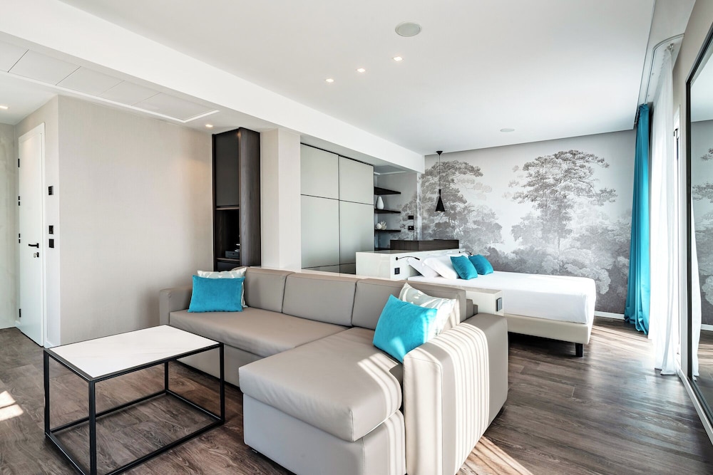 Luxury Suite