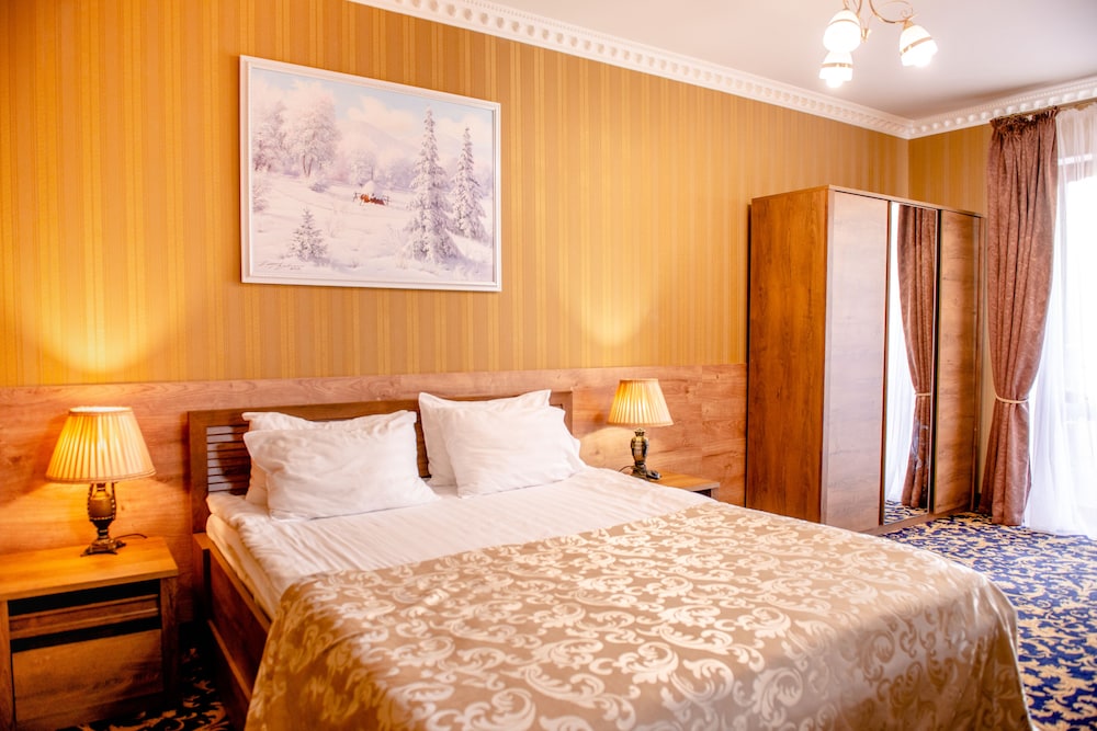 Signature Studio Suite, City View