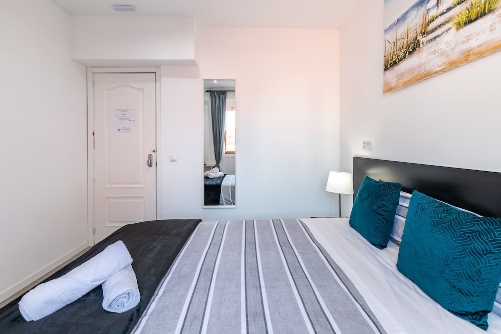 Economy Double Room, Ensuite photo 2