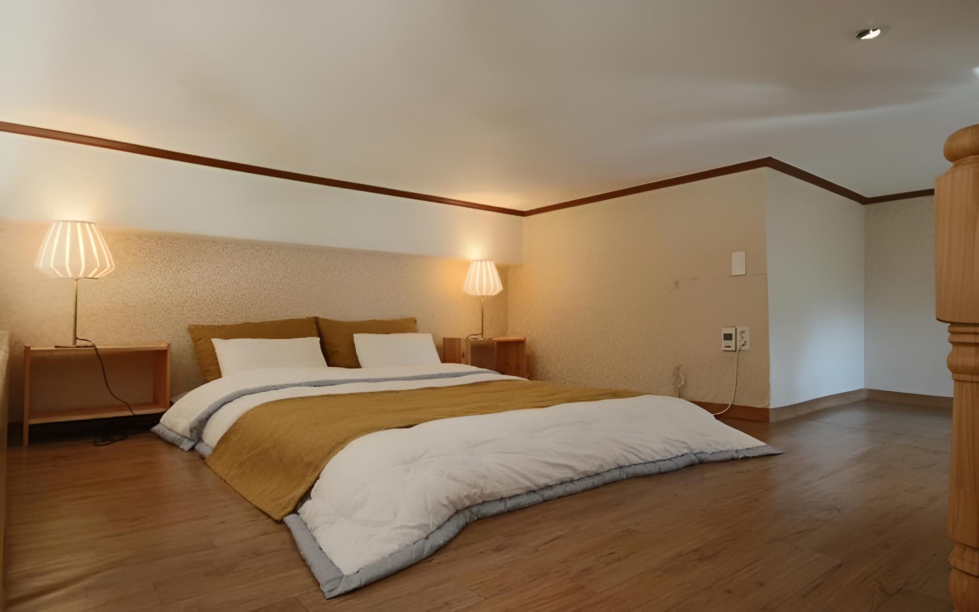 Room (A102 (duplex)) - Photo 6