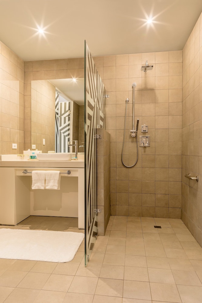 Deluxe, Guest room, 2 Queen, Partial City view