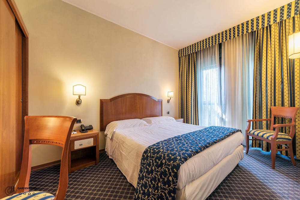 Double or Twin Room - Photo 3