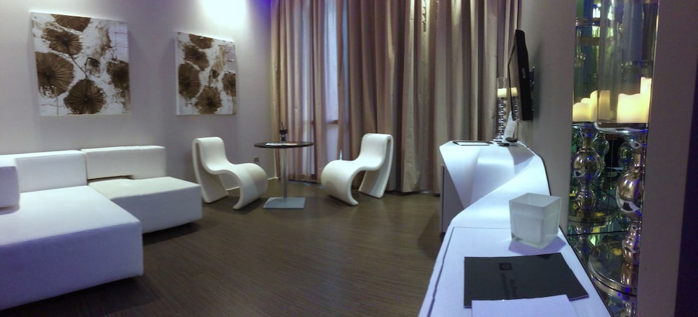Luxury Suite, 1 Bedroom, Balcony - Photo 7