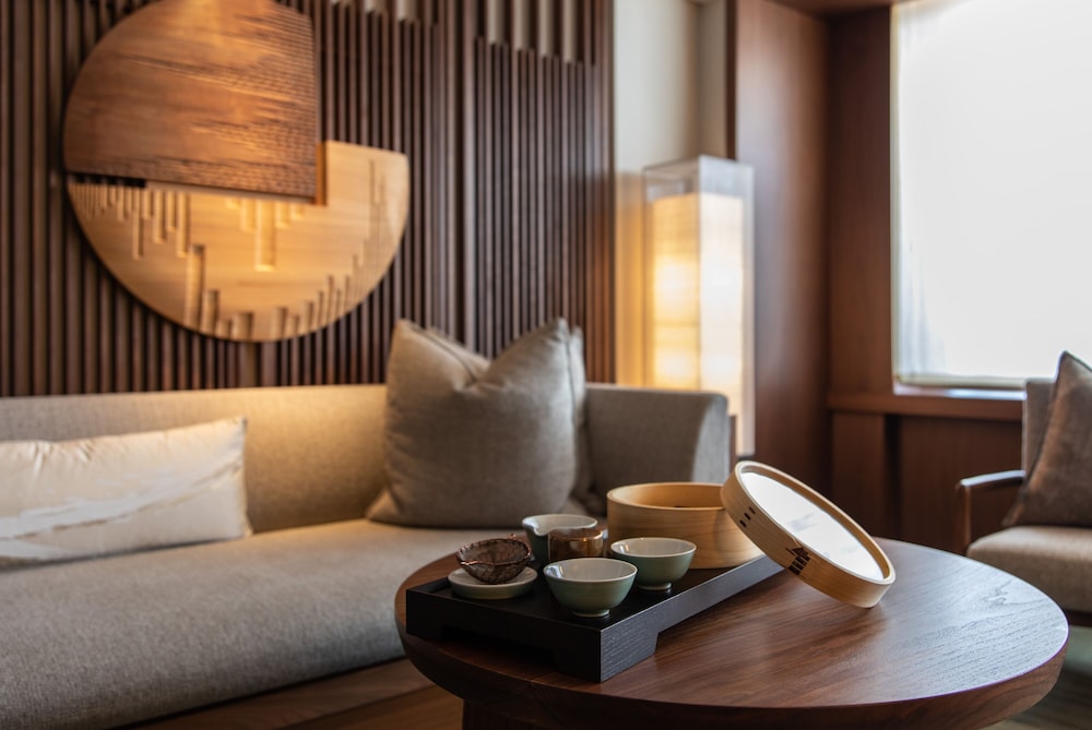 Executive Suite, 1 King Bed, City View - Photo 6