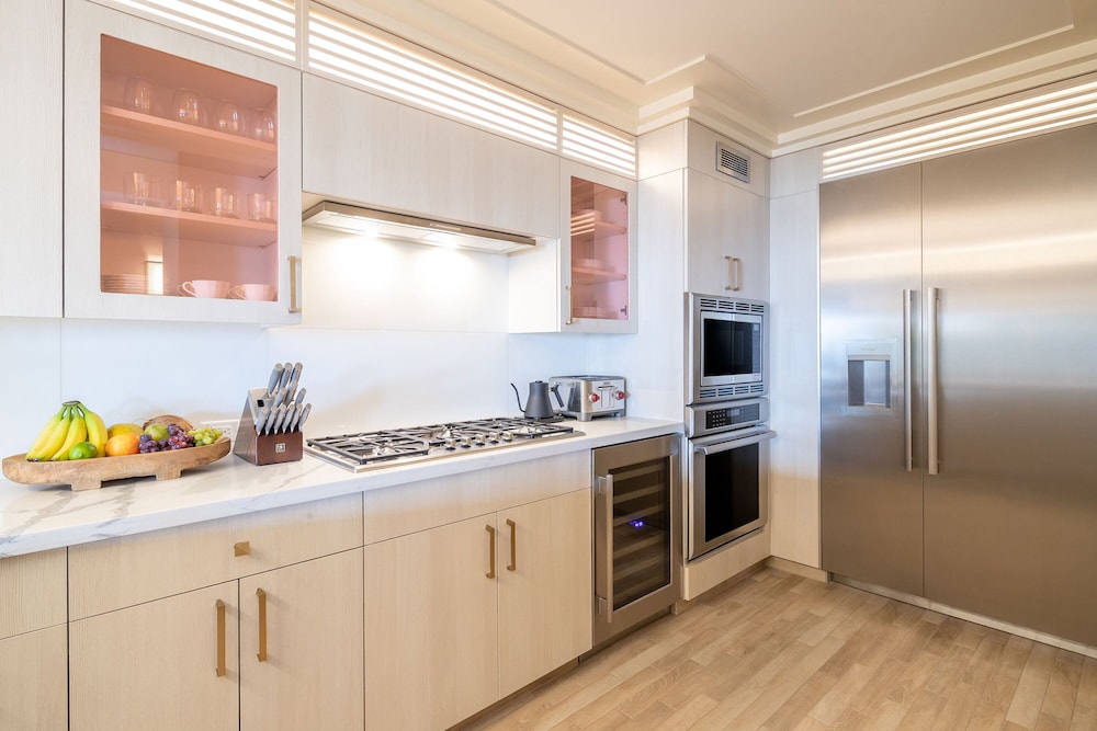 ESPACIO THE JEWEL OF WAIKIKI: Penthouse (Diamond Suite) photo