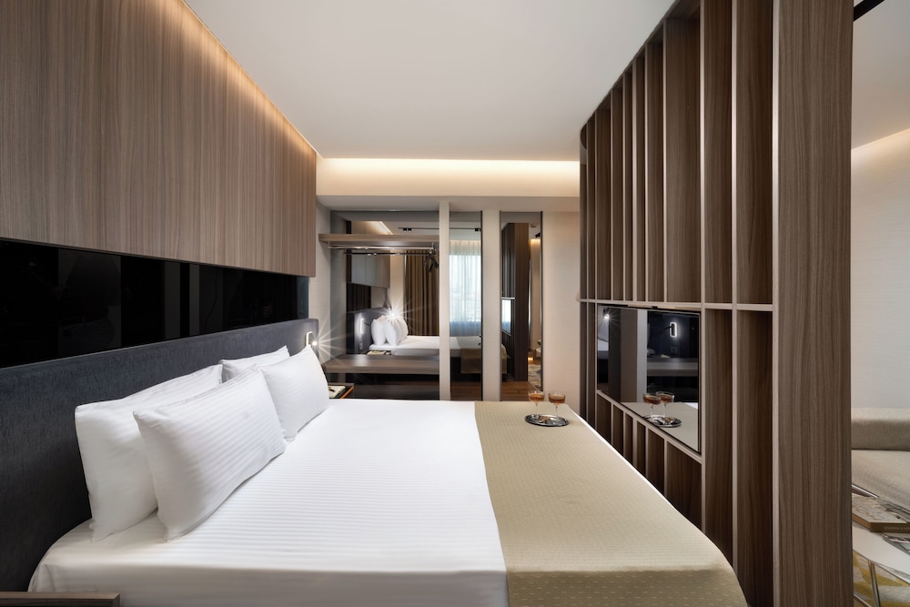 Royal Studio Suite photo 2