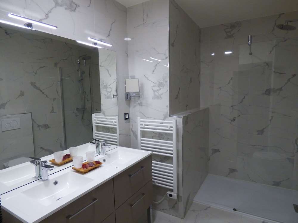 Superior Double Room - Photo 2