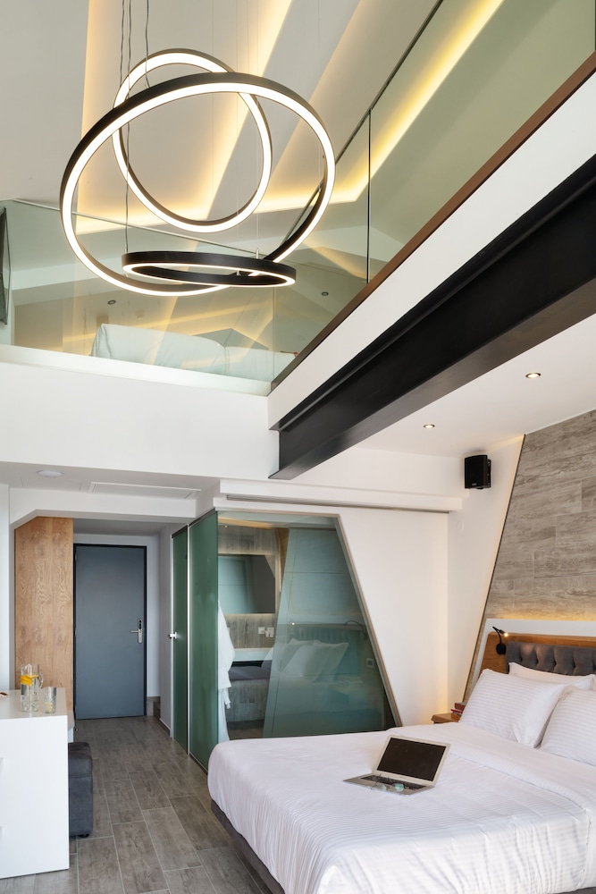 Senior Studio Suite, Sea View