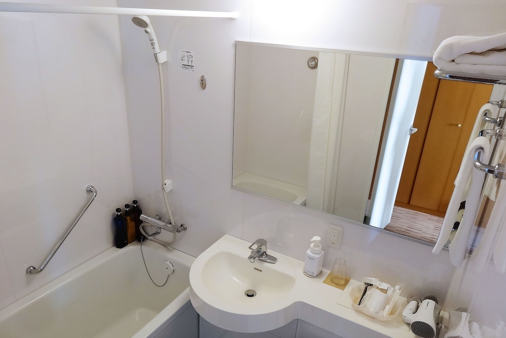 Small Double Room, Non Smoking - Photo 5
