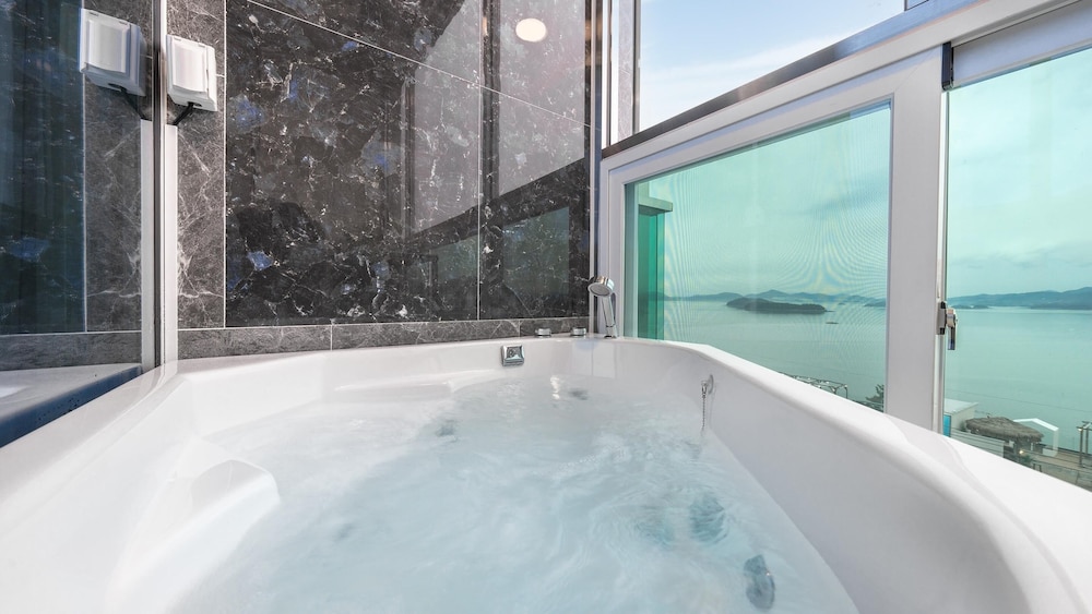 Basic Room, 1 Bedroom (2F oceanview terraceroom (201)) - Photo 9