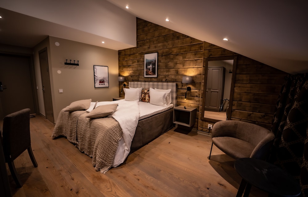 Superior Twin Room (Third person sleeps in extra bed) photo 2