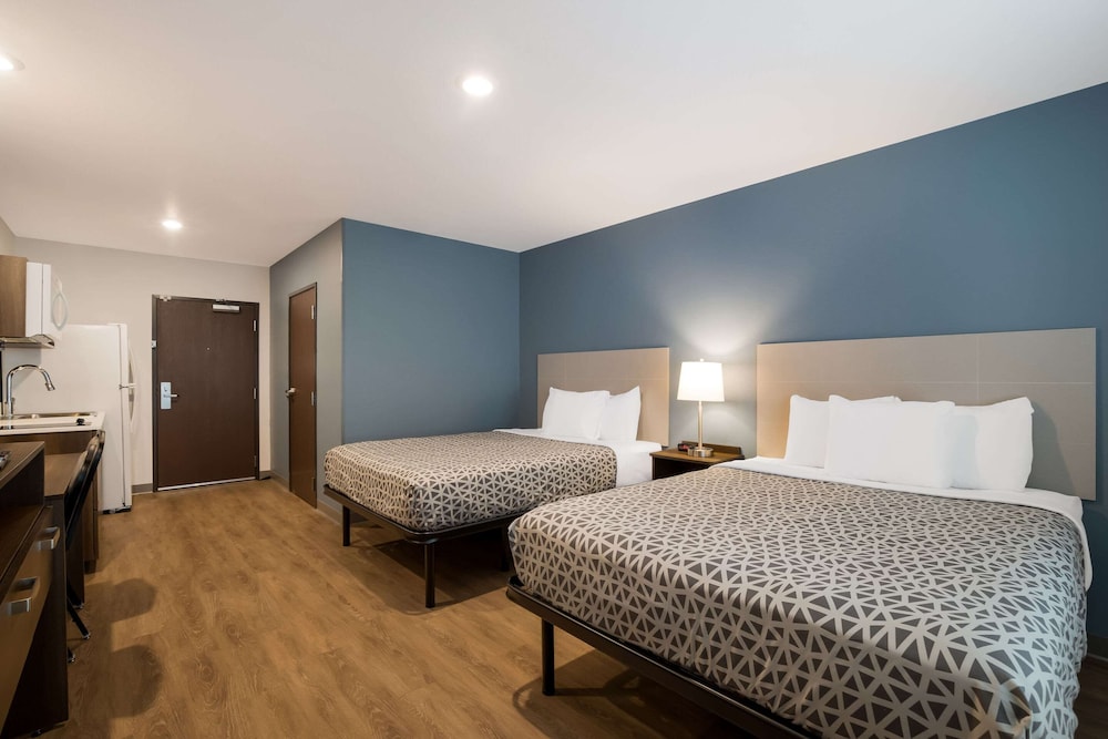 Standard Room, 2 Queen Beds, Non Smoking photo 3