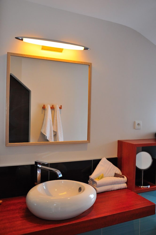 Superior Double Room, Courtyard View - Photo 7