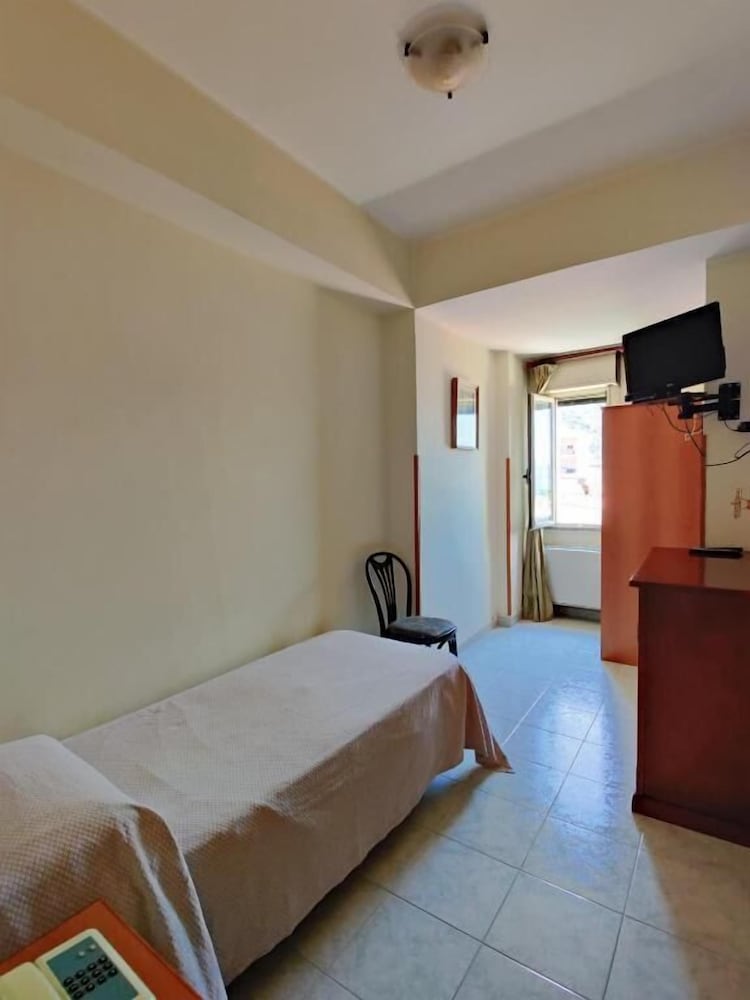 Basic Single Room, Sea View