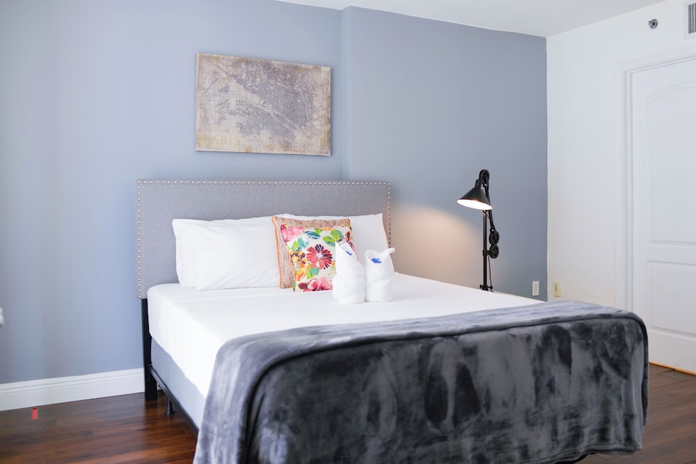 Luxury Condo, 2 Bedrooms, City View photo 3