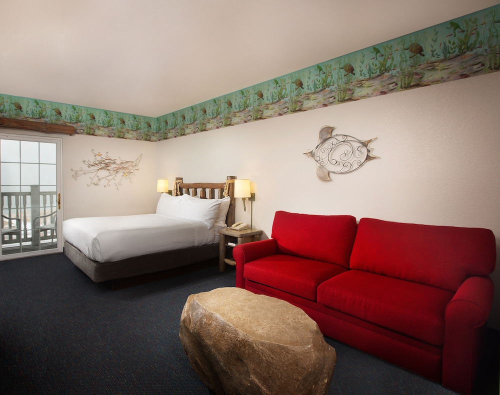 Family Suite, Ground Level, City Side