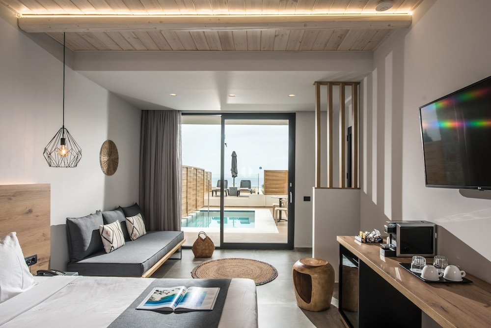 Junior Suite, Private Pool - Photo 7