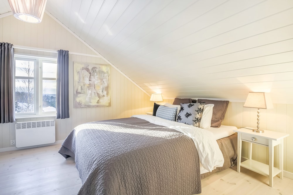 Deluxe House, 4 Bedrooms photo 1