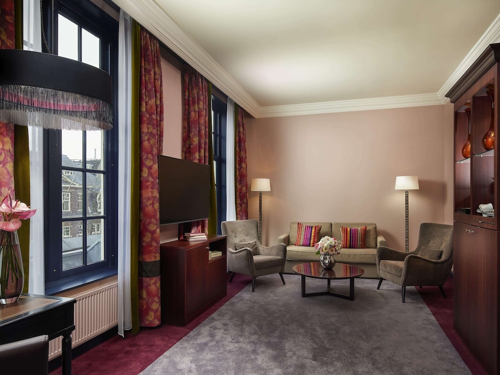 Suite, 1 King Bed