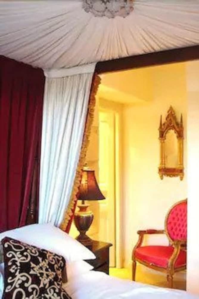 Deluxe Double Or Twin Room photo 1