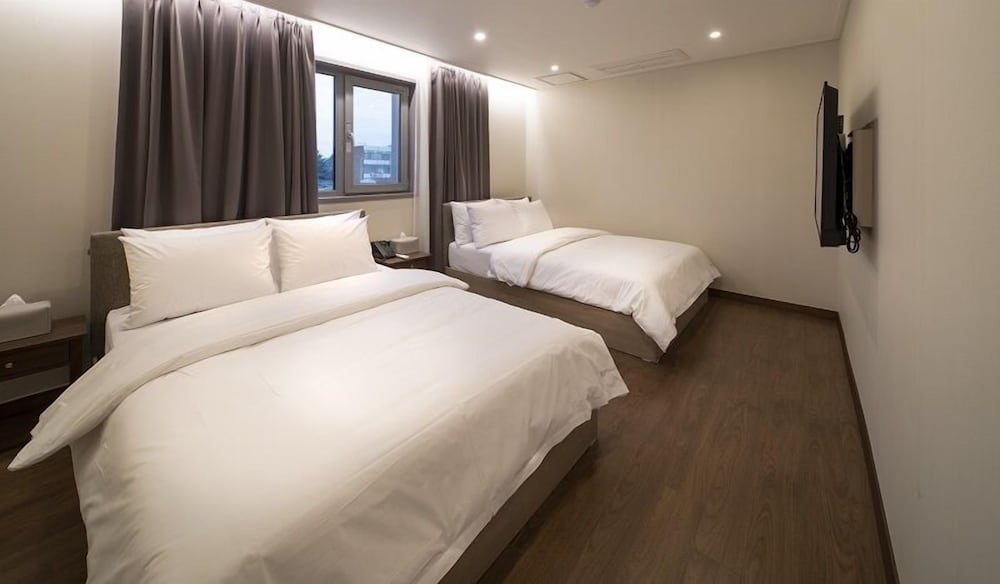 Basic Suite - Photo 8