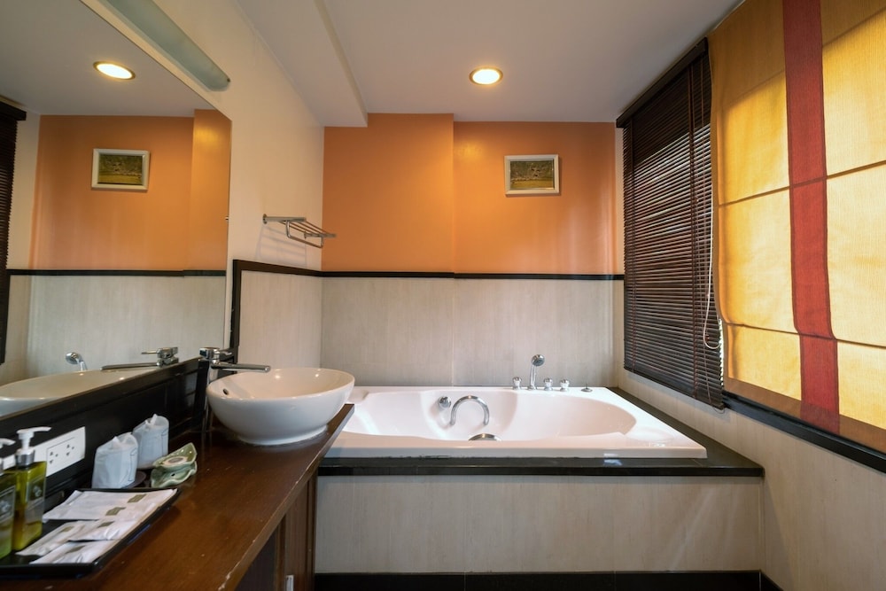 Executive Room - Photo 3