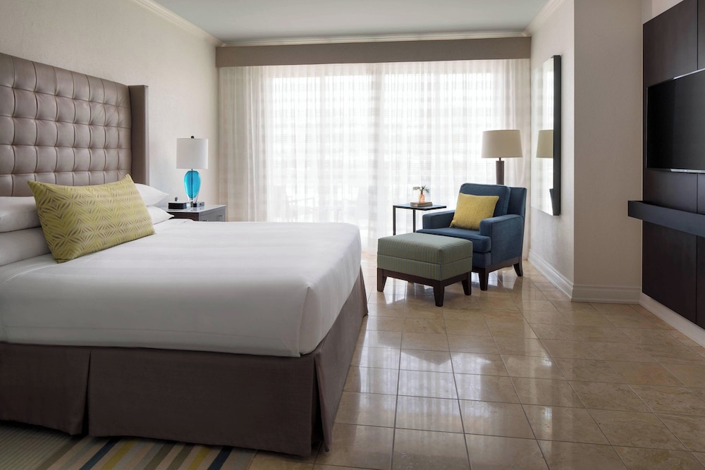 Royal Suite, 1 King Bed, Mountain View - Photo 2