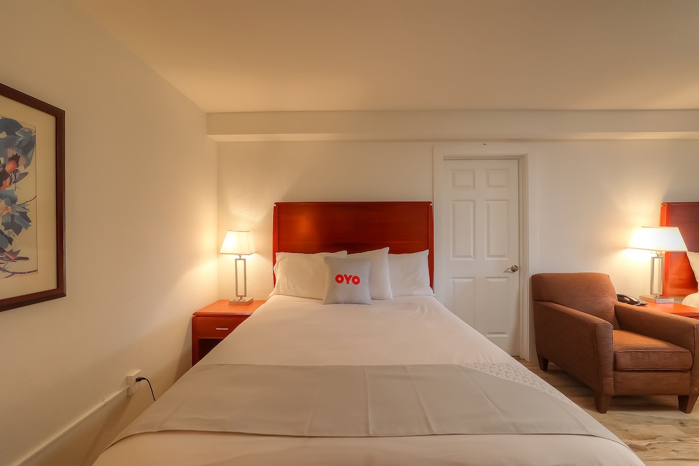 Room, 2 Queen Beds - Photo 4