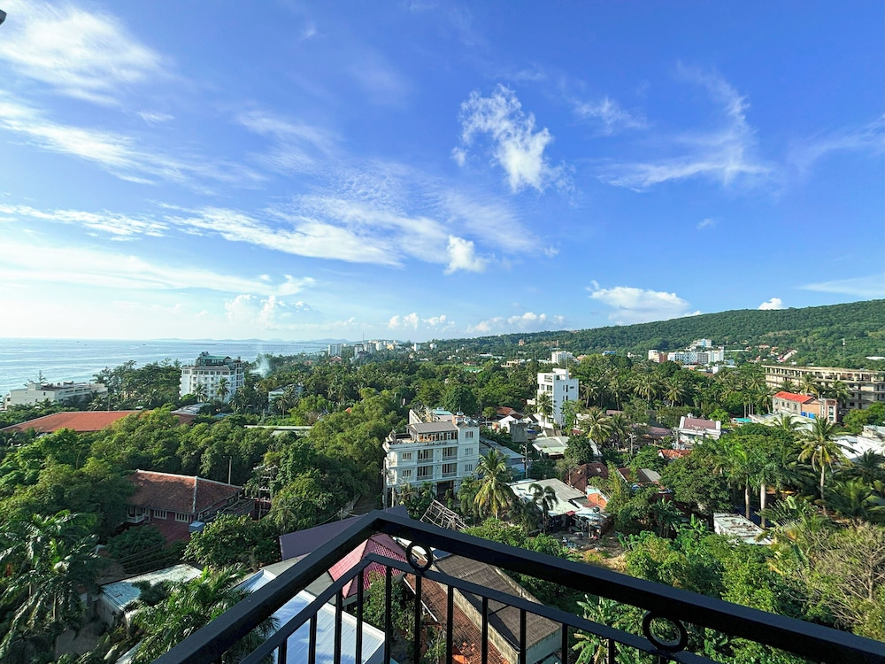 Superior Room, Garden View - Photo 17