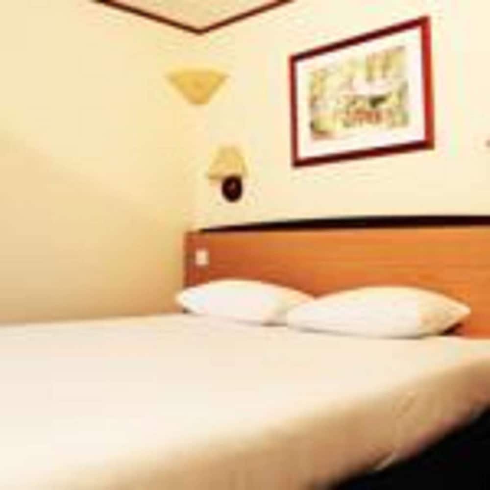 Standard Room, 2 Twin Beds photo 2