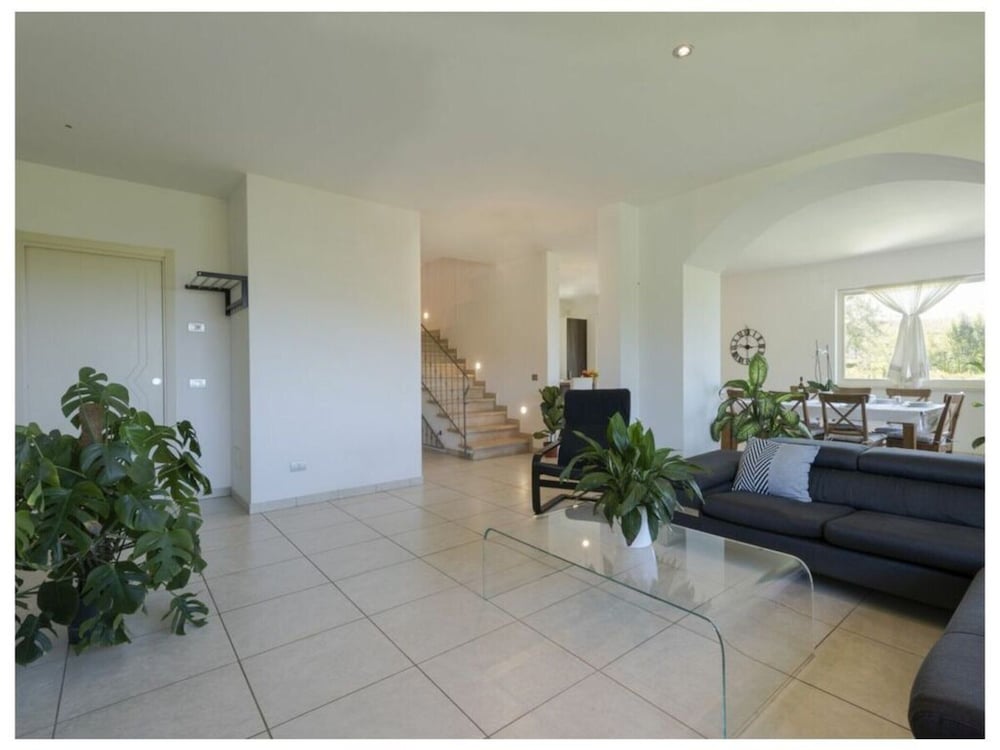 Villa photo 2