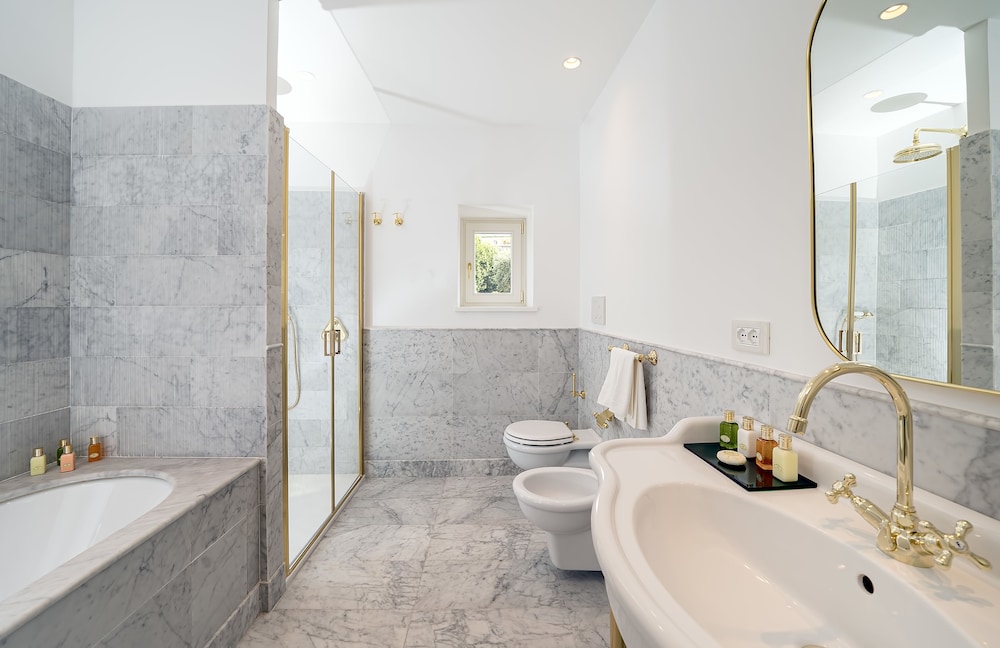 Junior Suite, Hot Tub, Sea View (Deluxe) - Photo 8
