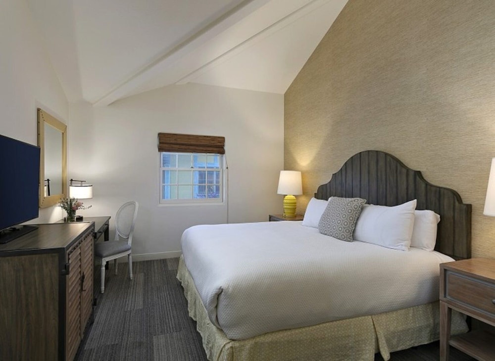 Suite, 1 King Bed, Fireplace, Garden View - Photo 2