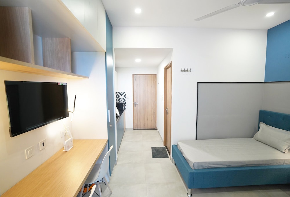 Deluxe Studio, 1 Queen Bed