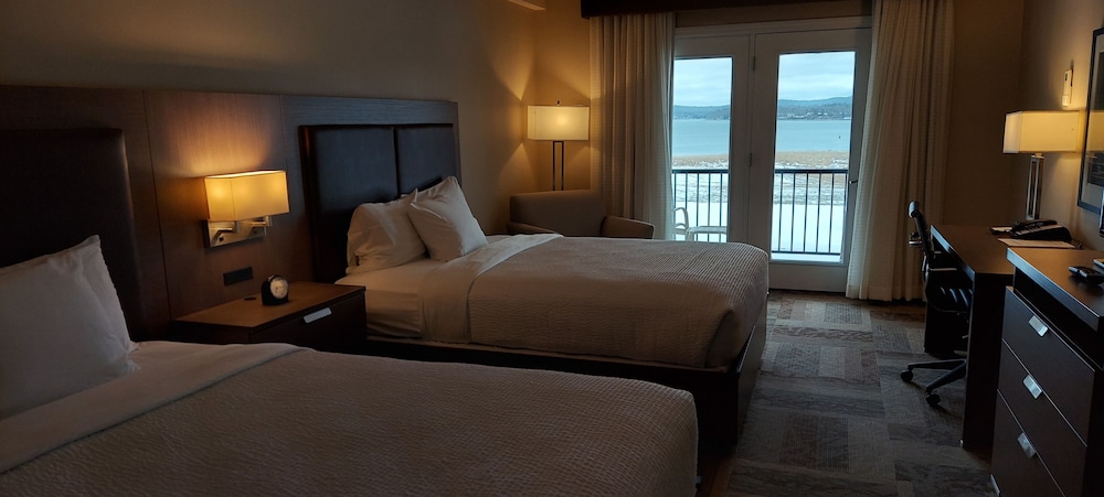 Oceanview Double Queen Accessible photo 1