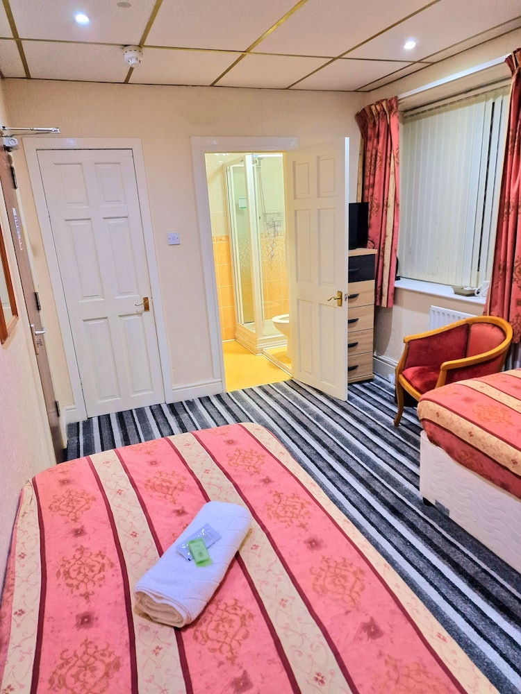 Standard Double or Twin Room, Ensuite - Photo 2