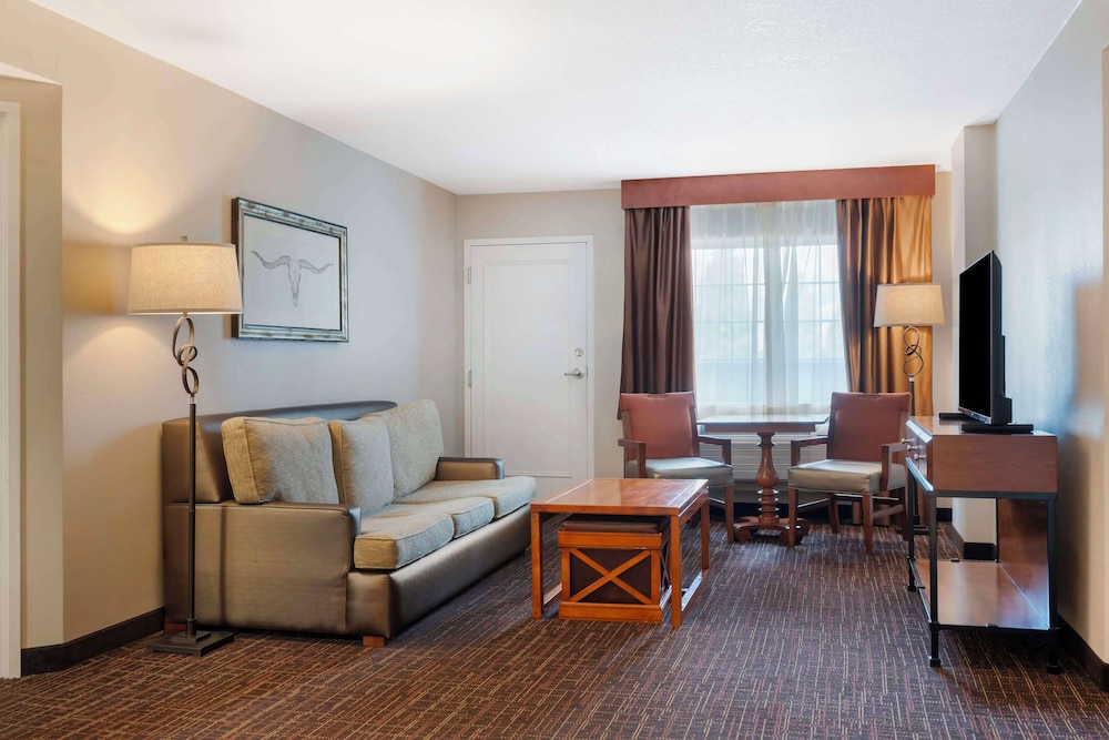 Suite, 2 Queen Beds, Non Smoking, Balcony - Photo 3