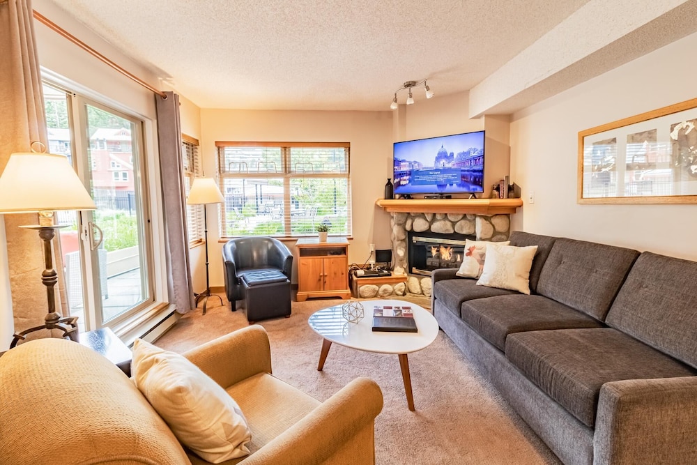 Condo, 1 Queen Bed With Sofa Bed, Balcony, Mountain View photo 2