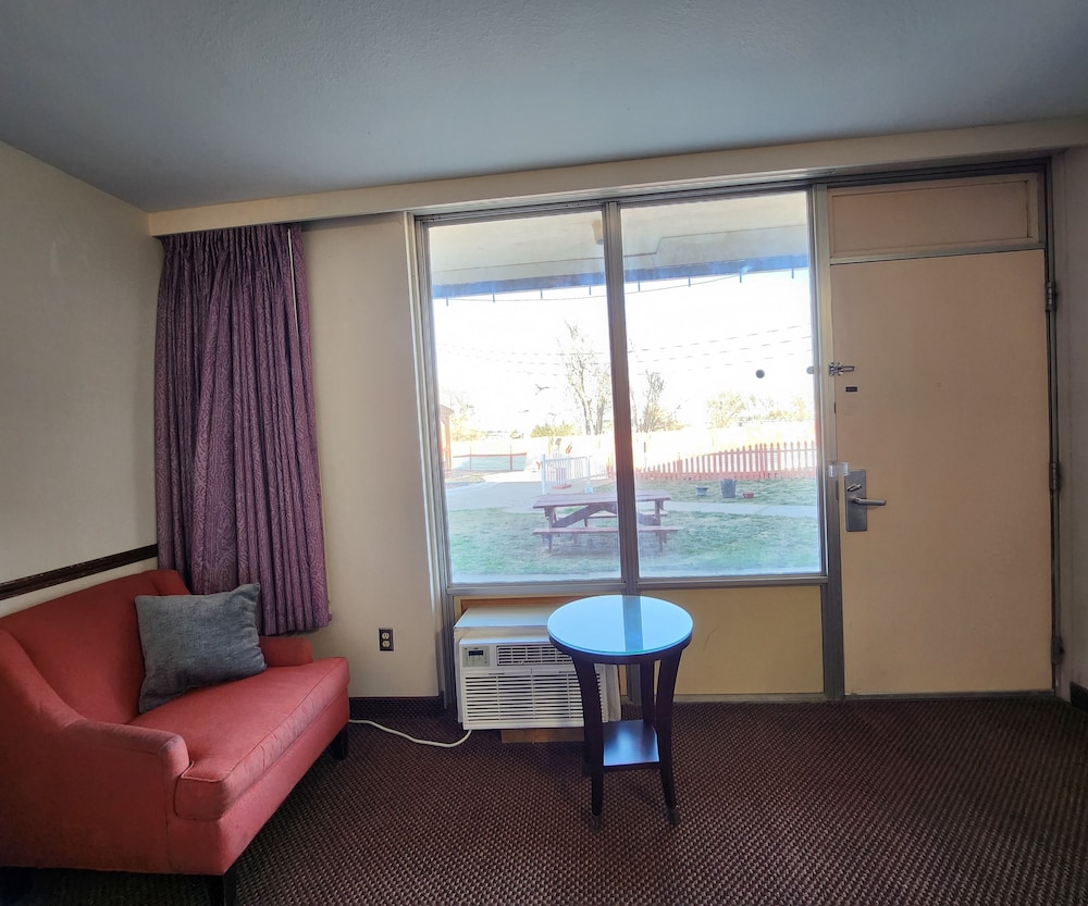 Room, 2 Queen Beds - Photo 5