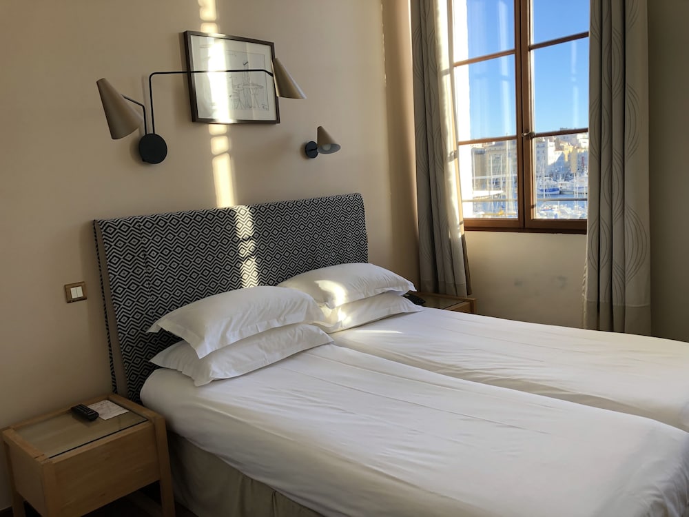 Standard Twin Room photo 2