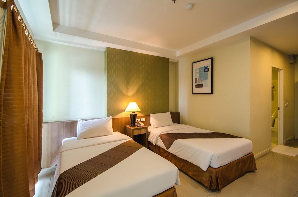 Standard Room, Balcony, City View photo 3