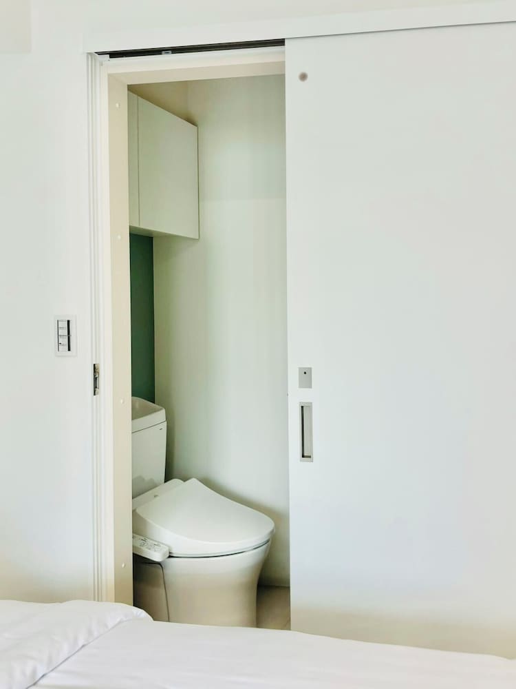 Basic Twin Room, Non Smoking, City View photo 2