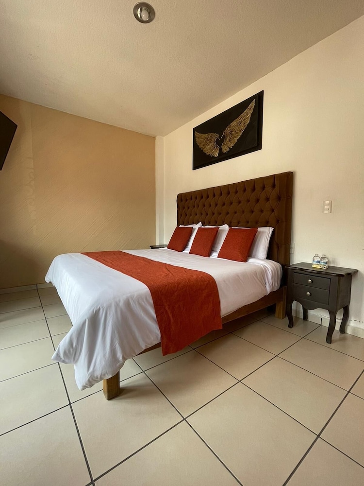 Romantic Room with King bed and Balcony photo 2