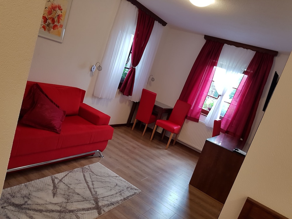 Deluxe Triple Room, Refrigerator, Garden View photo 2