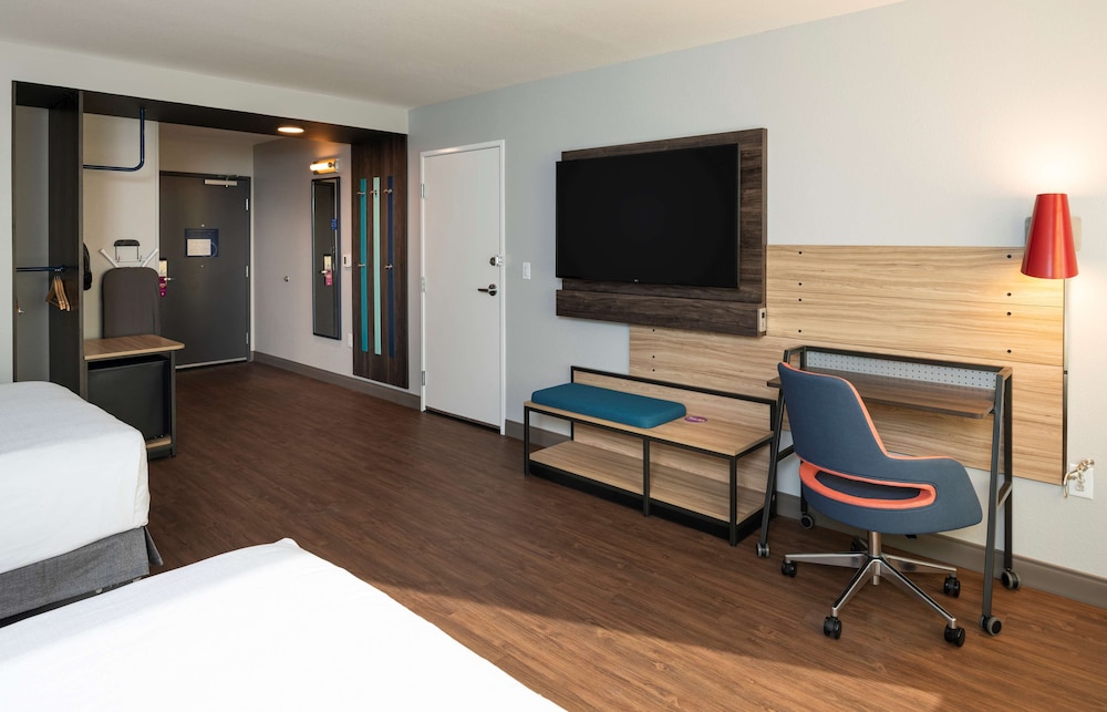 Room, 2 Queen Beds, Accessible, Bathtub - Photo 2